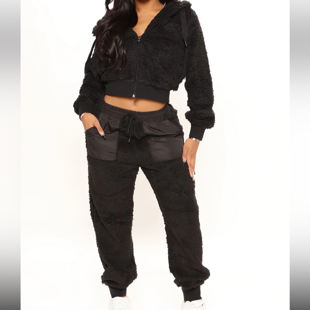 You And Me Fuzzy Sherpa Jogger Set - Black